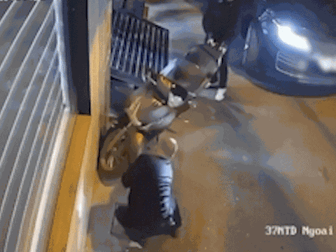 Lời khai sững sờ của tài xế Range Rover chọc thủng lốp xe máy SH ở Hà Nội