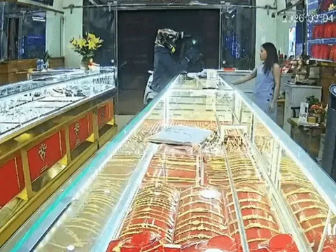Người đàn ông có hành động mờ ám tại tiệm vàng, công an truy tìm và công bố đặc điểm nhận dạng
