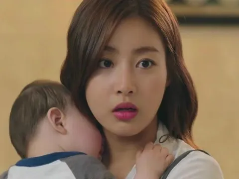 Chồng cũ đến mừng sinh nhật con gái nhưng nán lại đến khuya rồi làm một hành động khiến tôi rùng mình