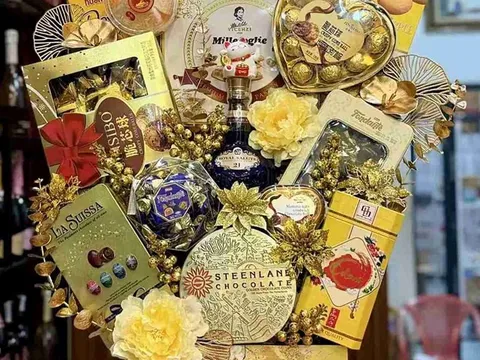 Khánh Hòa: Thủ đoạn "phù phép" rượu trôi nổi thành hàng ngoại tinh vi thế nào mà thành công với hơn 10.000 chai, thu lợi bất chính hơn 14,6 tỉ đồng?