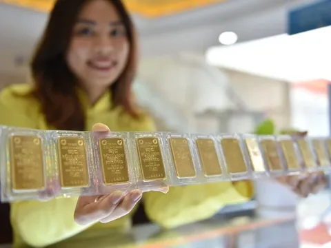 Lúc này, giá vàng miếng, vàng nhẫn đồng loạt giảm 4,6 triệu đồng/lượng