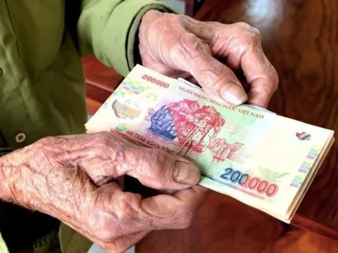 Bộ Nội vụ lý giải về sự kết hợp tỷ lệ 4,5% và 200.000 đồng mỗi tháng trong dự thảo tăng lương hưu