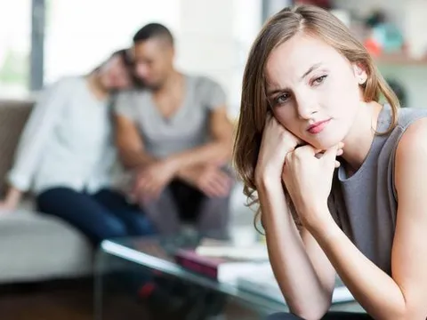 Chồng tương tư cô hàng xóm, vợ biết chuyện lập tức làm một việc khiến chồng tâm phục khẩu phục