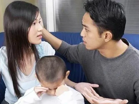 Vợ sốc khi chồng chi 20 triệu/tháng cho con riêng nhưng tiền mua sữa cho con chung thì tính toán chi li