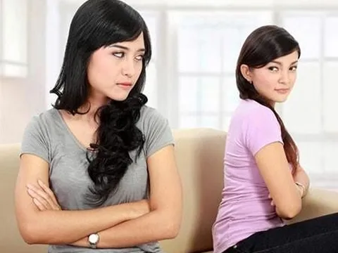 Chị chồng chuyển cho tôi 500 triệu đồng yêu cầu ly hôn ngay lập tức, biết lý do tôi ký đơn ngay