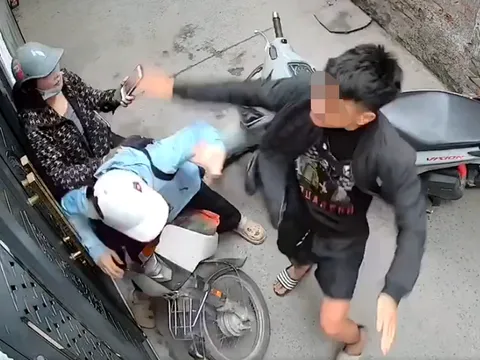 Clip nam thanh niên chặn đánh 2 người phụ nữ trong ngõ nhỏ ở Hà Nội: Công an thông tin chính thức