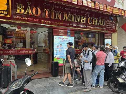 Tiệm vàng Bảo Tín Minh Châu hoạt động lại, khách giao dịch "khác lạ"?