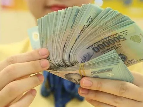 Sửa đổi chế độ tiền lương đối với CBCCVC cơ quan Đảng, Mặt trận và các đoàn thể tại Quyết định 128 năm 2004 ra sao?