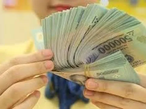 Giáo viên sẽ được nhận 31.625.000 đồng và 22.770.000 đồng tiền thưởng khi tăng lương cơ sở (dự kiến) và đạt danh hiệu thế nào theo Nghị định 152?