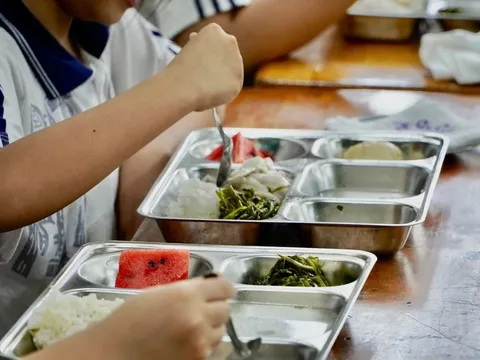 Hà Nội: Nhiều phụ huynh không biết trường con học mua thực phẩm từ đâu, sở Giáo dục ra văn bản "nóng"