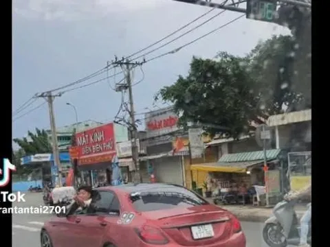 Cảnh sát truy tìm lái xe Mercedes màu đỏ "quậy" ngổ ngáo trên đường phố