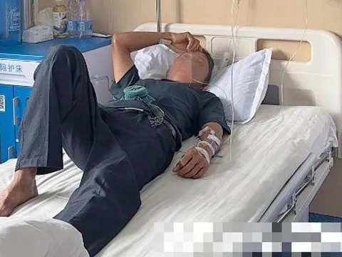 Bác sĩ sợ hãi khi lấy ra sinh vật dài 4 mét trong bụng người đàn ông: 2 món ăn quen thuộc chính là "thủ phạm”