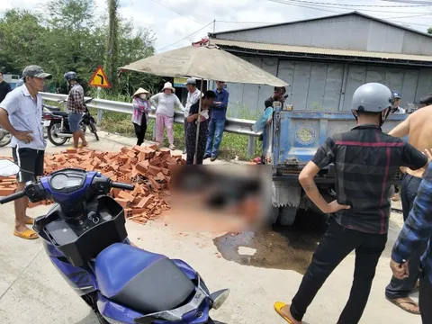 Xót xa: Xe ba gác gãy trục, hàng trăm viên gạch đổ ập xuống đè chết tài xế 22 tuổi