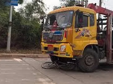 Va chạm với xe tải, nguyên phó hiệu trưởng ở Lào Cai tử vong thương tâm