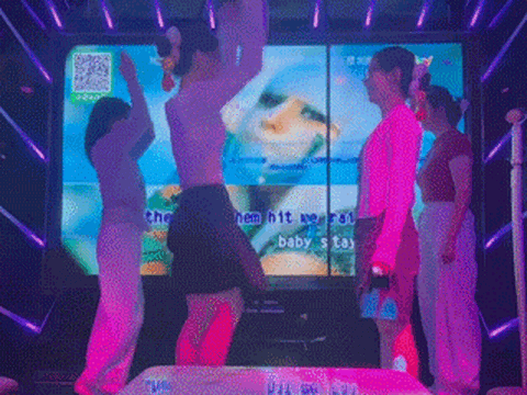 Trào lưu mới nổi đang "hot rần rần": Giới trẻ đổ xô đi hát karaoke xuyên đêm để làm gì?