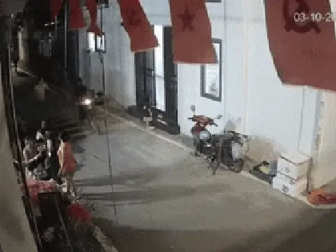 Camera ghi lại cảnh bà bầu 7 tuần bị kẻ lạ đá vào bụng trên đường phố Hà Nội, hé lộ nguyên nhân