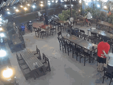 Clip: Hé lộ nguyên nhân nam thanh niên lao ô tô vào quán tông chết người ở Gia Lai