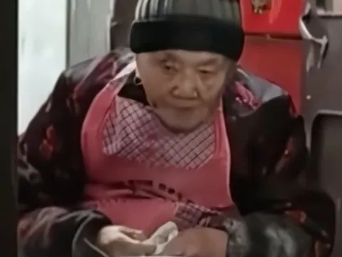 Cụ bà 102 tuổi suốt 50 năm chưa từng nhập viện: Mỗi ngày ngủ tới 15 tiếng, thích ăn một món thịt quen thuộc