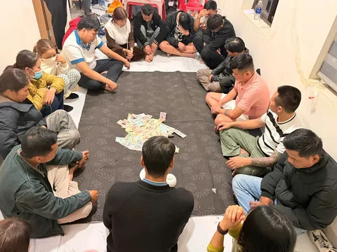 Công an đột kích nhà Hoàng Thị Hồng, lộ ra bí mật 'sát phạt' trong căn nhà kín cửa