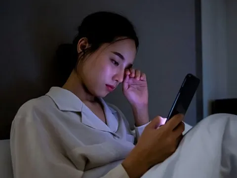 Ngày kỷ niệm 5 năm cưới, tôi nhận được một bó hoa không có tên người gửi, đến tối mới biết sự thật phía sau