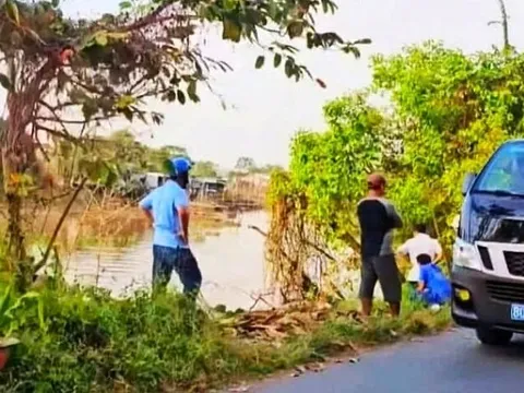 Phát hiện thi thể cụ ông 74 tuổi dưới sông, nghi bị sát hại, phi tang xác