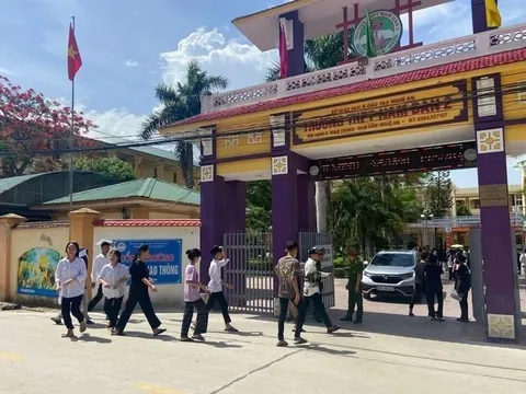 NÓNG: Thầy giáo mỉa thí sinh thi lớp 10 "học cho lắm rồi cũng đi làm thuê", Hiệu trưởng nói gì?