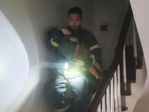 Hà Nội: Cháy nhà ống trong đêm, 7 người thoát chết trong gang tấc