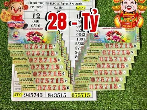 Lãnh lương mua vé số chơi chơi, ai ngờ trúng luôn 14 tờ độc đắc!