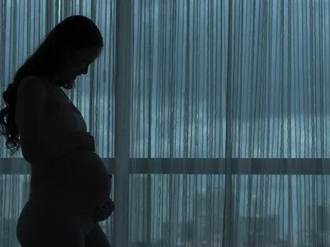 Tôi mất ngủ vì mang thai... và nhờ thế, tôi phát hiện ra có người thứ ba trong chính căn hộ của mình