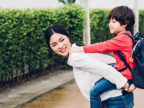 Bị mẹ ruột bỏ rơi, bà nội cay nghiệt, chỉ có mẹ kế là người duy nhất thương tôi