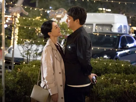 Thuê thám tử theo dõi chồng ngoại tình, tôi không ngờ lại tìm thấy người yêu mình thật lòng