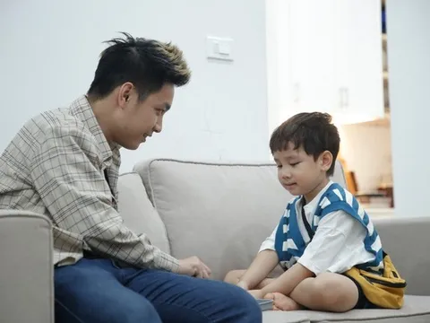 Người cha lén đi xét nghiệm ADN chỉ vì một câu nói của bà hàng xóm, kết quả khiến ông nghẹn ngào