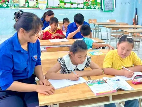 Những lớp học hè không thu phí, đầy ắp yêu thương