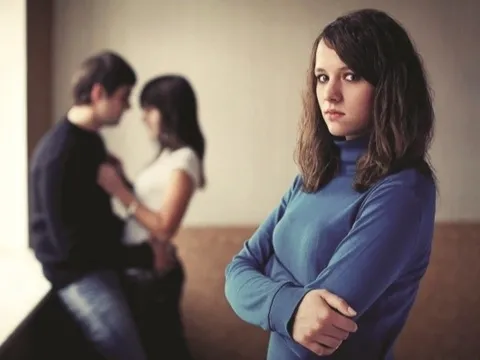 Tôi hết lòng lo cho nhà chồng, nhưng họ cùng nhau che giấu chuyện chồng tôi ngoại tình