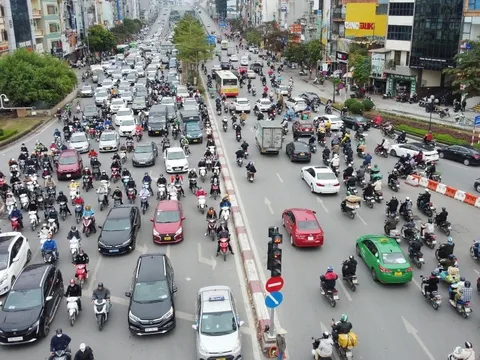 Hệ thống điện dân cư chưa đủ tải cho trạm sạc xe điện, Sở Xây dựng Hà Nội kiến nghị gì?