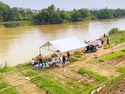 Xót xa: Bé trai 8 tuổi trượt chân rơi xuống sông ở Thái Nguyên, cố bơi ngửa trước khi mất tích