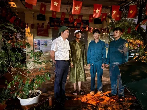 Bão số 3 Wipha áp sát, Hà Nội cấp tốc di dời dân khỏi chung cư nguy hiểm