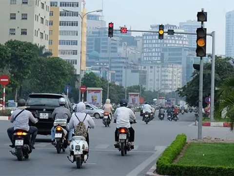 Nhiều tài xế "ngã ngửa" với quy định vượt đèn vàng bị phạt nguội