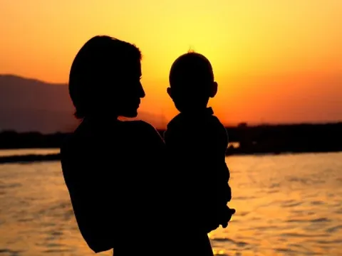 Tôi đã sinh con bằng IVF và nuôi con một mình: Nếu được chọn lại, tôi vẫn làm mẹ nhưng không chọn cô đơn