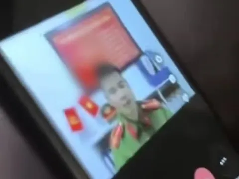 Clip: Giả danh công an gọi video cho cô gái “bán hoa”, từ màn lừa đảo đến lời giãi bày nghẹn ngào