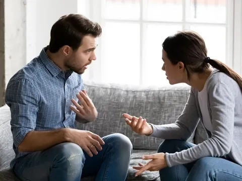 Chồng muốn bán nhà ở Hà Nội để xây nhà cho bố mẹ ở quê, tôi sốc vì lý do anh đưa ra