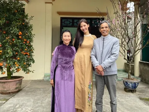Cô gái quê Thanh Hóa nhà nghèo đi học chỉ có 2 cái quần, nay thành chân dài được cả nước biết đến