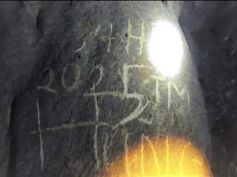 Bí ẩn dòng chữ khắc trên vách đá vụ du khách mất tích ở rừng Cúc Phương