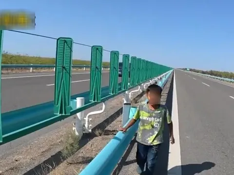 Bé trai bị cha ruột bỏ lại giữa quốc lộ nắng 40°C khiến cộng đồng mạng phẫn nộ