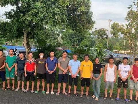 Triệt phá ổ bạc ở Phú Thọ: Hiện trường náo loạn với tang vật khiến ai cũng ngỡ ngàng