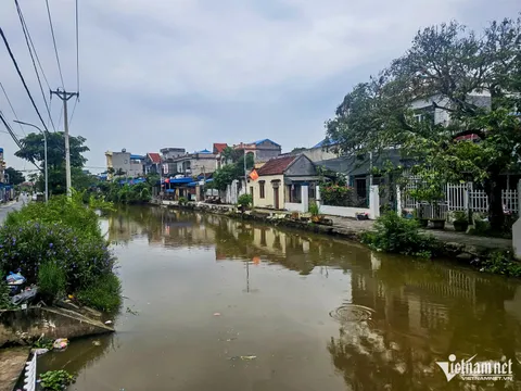 Trầm cảm sau sinh, người mẹ ôm con 5 tháng tuổi tự tử: Đau lòng số phận của người con