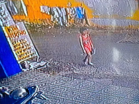 Vụ bé trai 10 tuổi mất tích ở TP.HCM: Người dân phát hiện bé lang thang ở chợ Cần Giuộc, tỉnh Tây Ninh