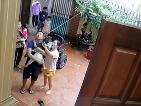 Vụ việc bé trai 2 tuổi rơi từ tầng 2: Người chú lần đầu kể lại toàn bộ khoảnh khắc "nghẹt thở"