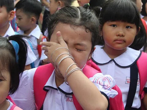 Nuôi con gái “từ nhỏ chưa từng bị quát”, đi học lớp 1 về hoảng sợ, mẹ trẻ nhắn tin cho cô giáo gây tranh cãi