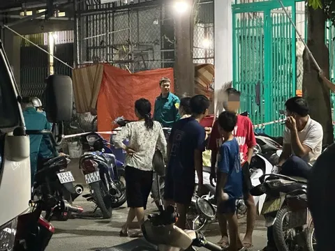 Vụ 2 vợ chồng tử vong trước cửa nhà ở TP.HCM: Hàng xóm tiết lộ điều bất thường